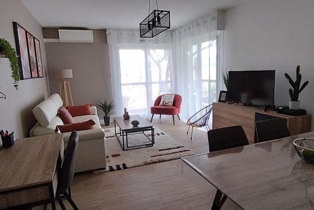 Les Geraniums, Bel Appartement Renove, Proche Plage Et Commerces La Seyne-sur-Mer Luaran gambar